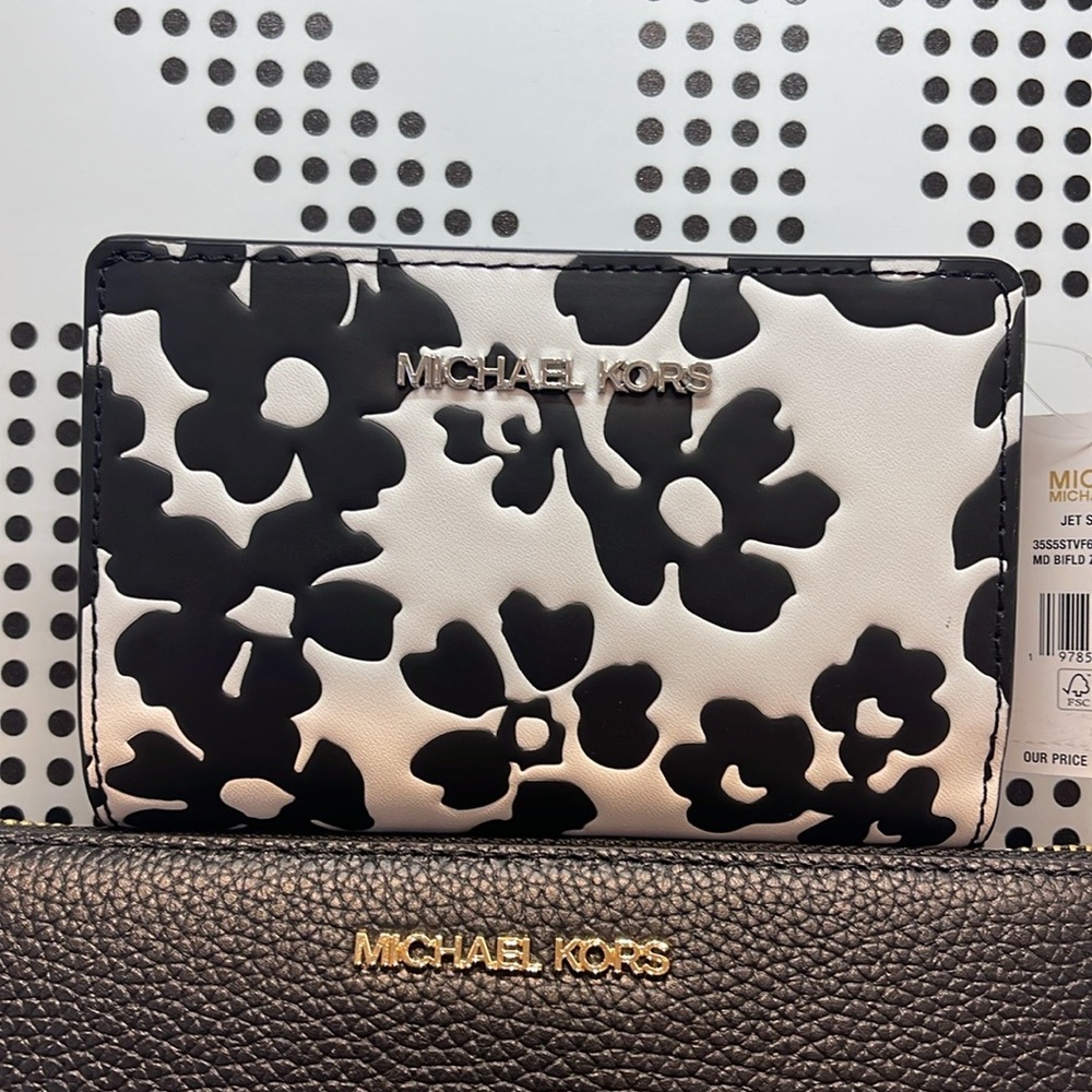 Michael Kors Jet Set Medium Floral Print Bi-Fold Wallet
Black
NWT - Picture 6 of 16